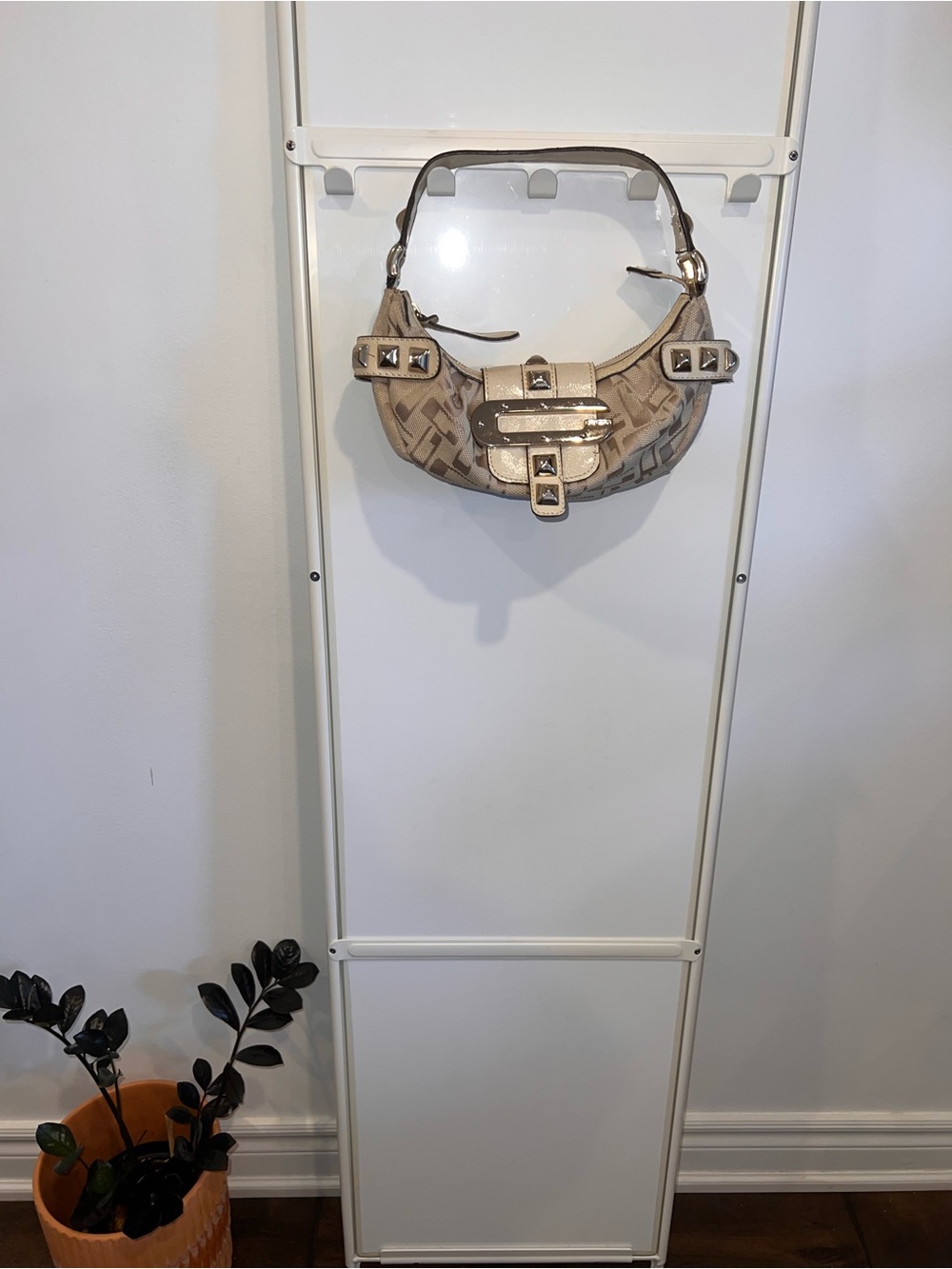 Vintage Y2K Guess Bond St. Shoulder Bag